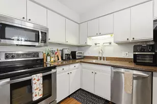 33667 Pondview Cir, Livonia, MI 48152 - Photo 11