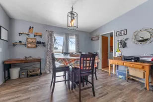 519 Crest Ln, Jonesville, MI 49250 - Photo 7