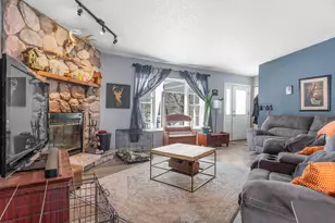 519 Crest Ln, Jonesville, MI 49250 - Photo 3