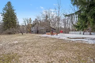 882 E Sternberg Rd, Norton Shores, MI 49441 - Photo 25