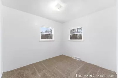 810 W Southern Avenue, Muskegon, MI 49441 - Photo 11