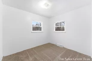 810 W Southern Ave, Muskegon, MI 49441 - Photo 11