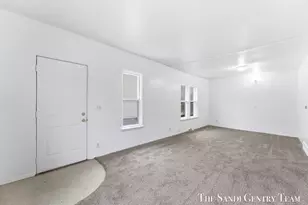 810 W Southern Ave, Muskegon, MI 49441 - Photo 7