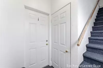 810 W Southern Avenue, Muskegon, MI 49441 - Photo 17