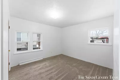 810 W Southern Avenue, Muskegon, MI 49441 - Photo 9
