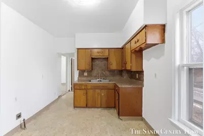 810 W Southern Avenue, Muskegon, MI 49441 - Photo 3