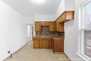 810 W Southern Ave, Muskegon, MI 49441 - Photo 3