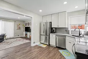 3659 Elira Ln, Waterford, MI 48328 - Photo 13