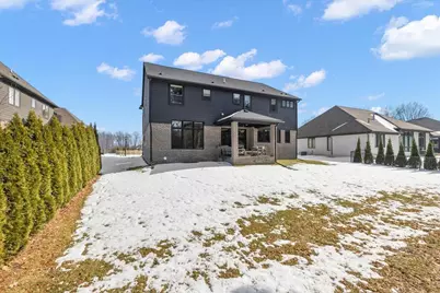 52801 Royal Park Avenue, Shelby Twp, MI 48315 - Photo 5