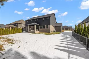 52801 Royal Park Ave, Shelby Twp, MI 48315 - Photo 7