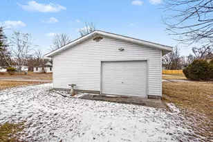 307 Orton St, Howard City, MI 49329 - Photo 5