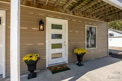 517 Pine Street, Spring Lake, MI 49456 - Photo 3