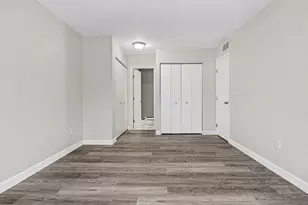 1472 W Chateau Vert St, Ypsilanti, MI 48197 - Photo 9