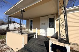 711 Maple St, Three Rivers, MI 49093 - Photo 3