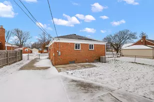 23029 Beverly St, Saint Clair Shores, MI 48082 - Photo 5