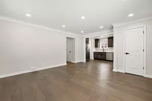 23029 Beverly St, Saint Clair Shores, MI 48082 - Photo 9