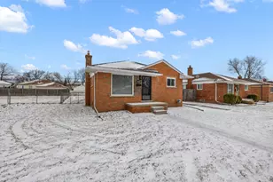 23029 Beverly St, Saint Clair Shores, MI 48082 - Photo 3