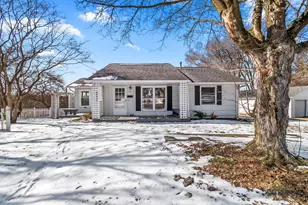 60 Griswold St, Hillsdale, MI 49242 - Photo 3