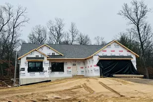 404 Sabine Dr, Muskegon, MI 49442 - Photo 1