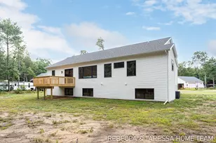 404 Sabine Dr, Muskegon, MI 49442 - Photo 21