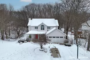 7515 Las Palmas Dr NE, Rockford, MI 49341 - Photo 3