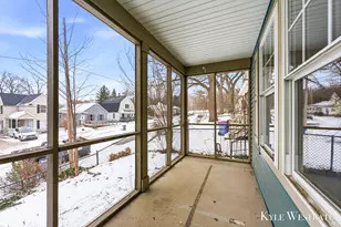 528 Woodlawn St SE, Grand Rapids, MI 49507 - Photo 3