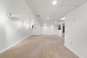 38706 Roycroft St, Livonia, MI 48154 - Photo 27