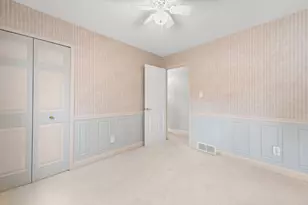 38706 Roycroft St, Livonia, MI 48154 - Photo 23