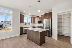 5547 Canal Ave SW, Wyoming, MI 49418 - Photo 9