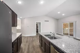 1368 S Village Cir, Kalamazoo, MI 49009 - Photo 11