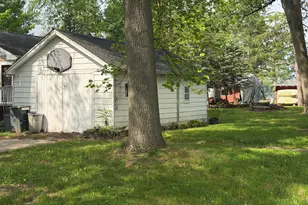 50330 Eastside Dr, Dowagiac, MI 49047 - Photo 3