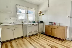 806 E Loomis St, Ludington, MI 49431 - Photo 5