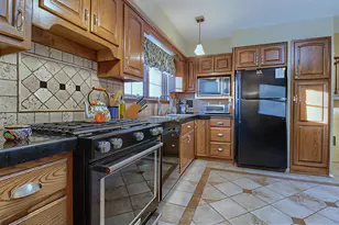 4122 Longmeadow Dr, Trenton, MI 48183 - Photo 11