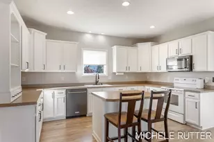 1399 Woodfield Dr, Zeeland, MI 49464 - Photo 9