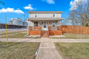 720 Hall St, Eaton Rapids, MI 48827 - Photo 1