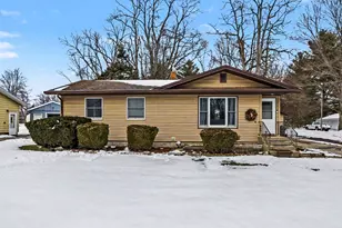 331 E Parsons Ave, Watervliet, MI 49098 - Photo 3