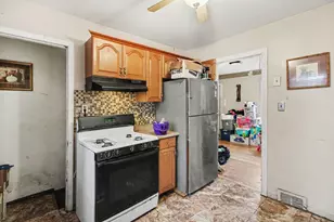 8304 Robson St, Detroit, MI 48228 - Photo 9