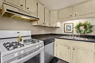 25140 Potomac Dr, South Lyon, MI 48178 - Photo 9