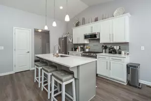 1750 Burr Pond Ln, Vicksburg, MI 49097 - Photo 3