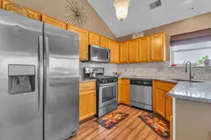 29104 Philadelphia Dr, New Baltimore, MI 48051 - Photo 13