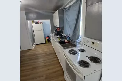 180 Emery Avenue, Benton Harbor, MI 49022 - Photo 5