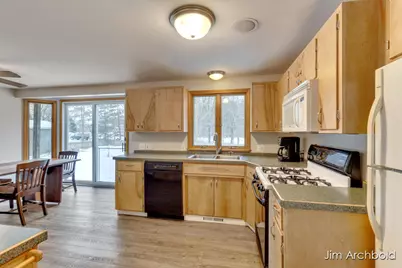 274 W Barton Street, Newaygo, MI 49337 - Photo 9