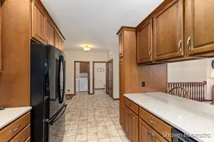 8105 Amber Crest Dr SW, Byron Center, MI 49315 - Photo 5