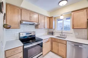 1434 Pine Valley Blvd, Ann Arbor, MI 48104 - Photo 9