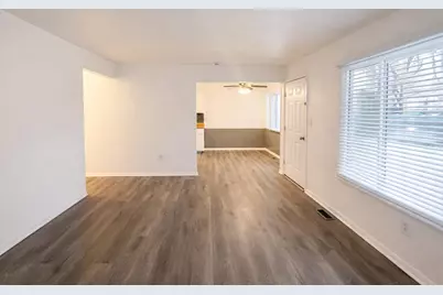 146 W Beverly Avenue, Pontiac, MI 48340 - Photo 3