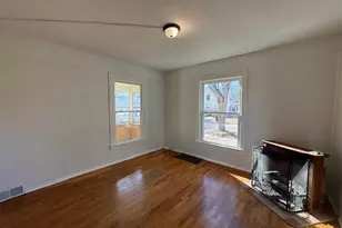 141 Bates St, Jackson, MI 49202 - Photo 3