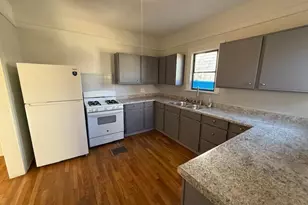 141 Bates St, Jackson, MI 49202 - Photo 9