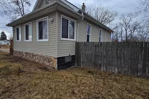 2127 River Dr, Lincoln Park, MI 48146 - Photo 3