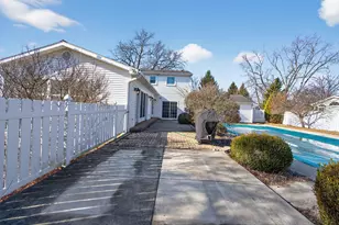 829 Thorntree Blvd, Jackson, MI 49203 - Photo 11