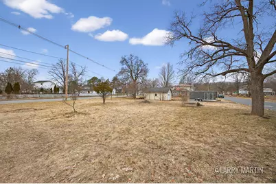 222 S Division Street, Lowell, MI 49331 - Photo 3